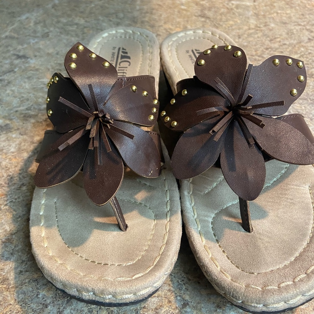 Cliffs White Mountain Croquet Sandals Size 6.5